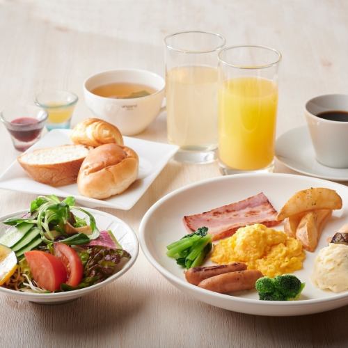 [Breakfast] Seasonal Japanese and Western plates to choose from