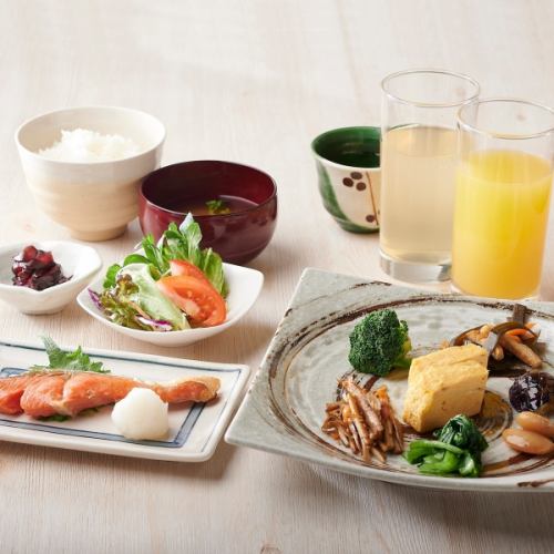 Seasonal Japanese and Western plates to choose from
