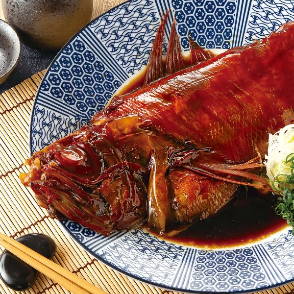 【当店おすすめ！絶品の逸品料理をご用意】日本酒との相性抜群の『金目鯛の煮付け（半身）』をご賞味下さい