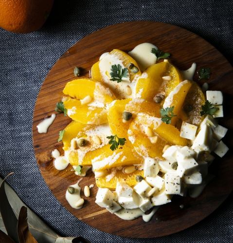 モッツァレラチーズとオレンジのチーズサラダ