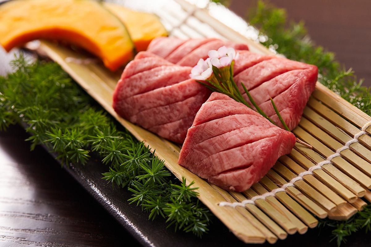 厳選黒毛和牛を使用した上質なお肉をご提供。各種シーンにご利用可能なコースをご用意