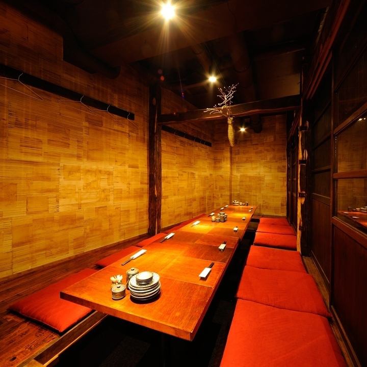 [Private room seating with a lot of attention to detail] The restaurant has an old folk house style and is fully equipped with private rooms!