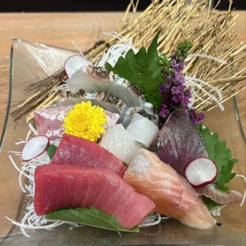 Assorted sashimi