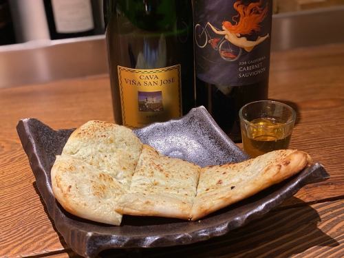 Gorgonzola Naan Pizza