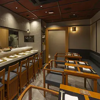 広々としたテーブル席は、全12席ございます！【/鮨五天五/鮨五天五ディナー/大阪鮨/寿司好きな人と繋がりたい/本格江戸前寿司/大人の隠れ家/大阪グルメ/和食好き/記念日ディナー/ご褒美ごはん/カウンター寿司/職人技/大阪ディナー/美食時間/鮨】