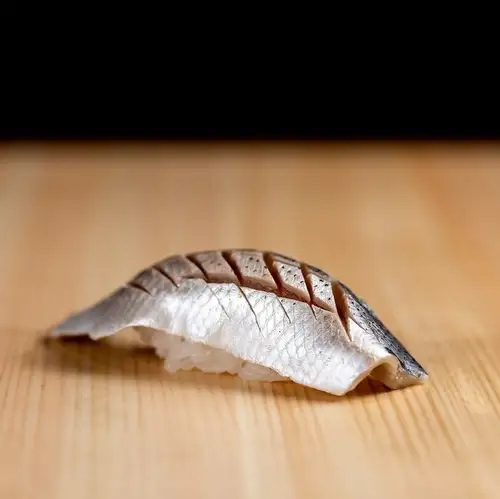 酢を使い分けたシャリで味わう旬の鮨