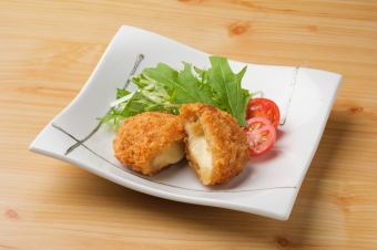 Chicken croquette with plenty of cheese