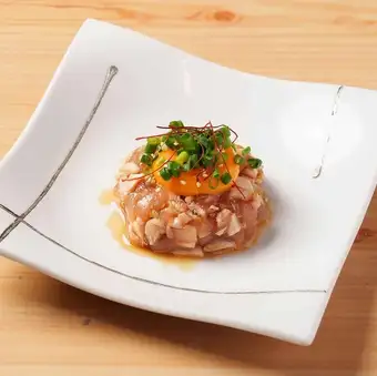 鶏の胡麻だれユッケ