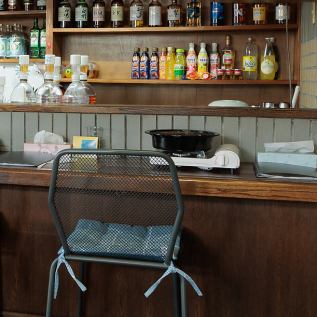 ドリンクの品揃えに自信あり！100種類を超えるドリンクを取り揃えており、お酒好きにピッタリのお店となっています！また朝の4時半（26時半）まで営業ししているので終電を逃した際や朝まで飲みたくなった際にもご利用いただけます！お一人様から団体でご利用いただけるお席があり、どんなシーンでも対応しています！