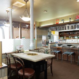 当店では最小人数30名～最大38名での貸切利用が可能となっております！ご利用の際は1週間前にお電話でお問い合わせをお願い致します。目安の料金としては5000円～となっていますが、メニュー内容や料金はお電話でご相談承ります！最高の食材と100種類を超えるお酒やソフトドリンクを取り揃えてお客様をおもてなし致します！