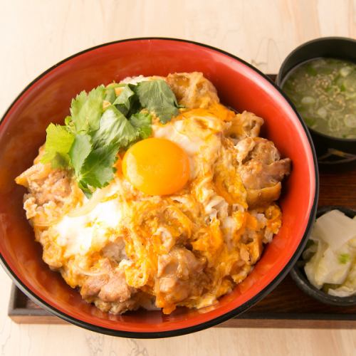 親子丼 鶏ガラスープ、漬物付き 