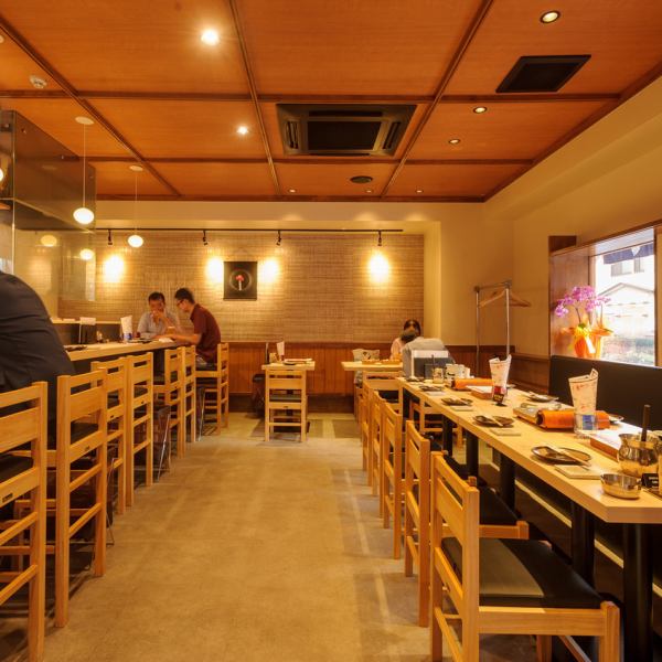 A 2-minute walk from Musashisakai Station! The interior is bright and stylish with the warmth of wood.It is also used by customers living in other areas such as Mitaka and Koganei.We offer a wide variety of drinks, including carefully selected seasonal sake, authentic shochu, highball, and sour.