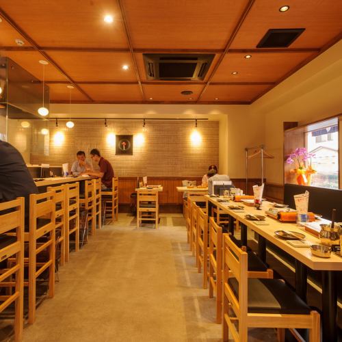 <p>A 2-minute walk from Musashisakai Station! The interior is bright and stylish with the warmth of wood.It is also used by customers living in other areas such as Mitaka and Koganei.We offer a wide variety of drinks, including carefully selected seasonal sake, authentic shochu, highball, and sour.</p>