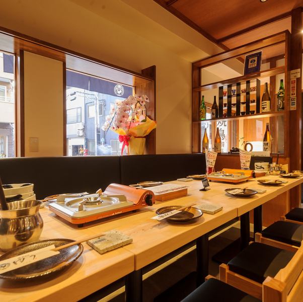 Table seats (for 4 and 6 people) are available.Table arrangements for up to 16 people are possible depending on the number of people.We also have one semi-private room (bench seat) for 6 people.It is a popular seat, so if you wish, please make a reservation as soon as possible ♪ We also accept reservations for 20 people or more.