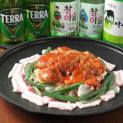 チュクミ（タコと豚バラ肉の辛炒め）