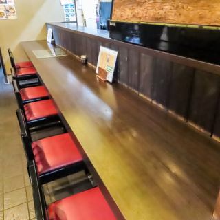 カウンター席のご用意。