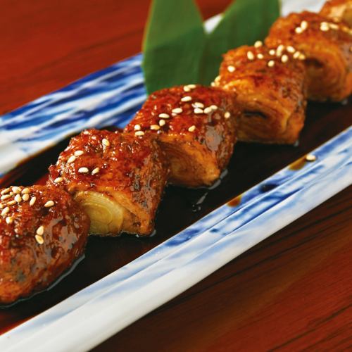 Meatballs wrapped with Senju green onions using Oyama chicken from Tottori prefecture