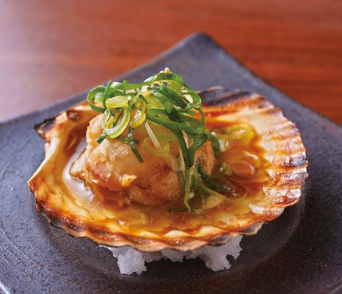Grilled scallop with butter and soy sauce