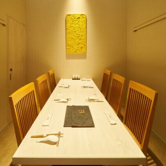 [Private table room] Enjoy a luxurious time in a private room. Enjoy your meal in a relaxed atmosphere without worrying about those around you! *A seating fee of 2,000 yen will be charged.