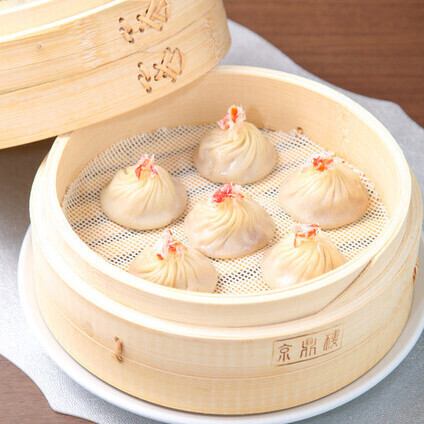 Crabmeat Xiaolongbao (soup dumplings) (6 pieces)