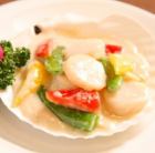 Stir-fried scallops with sesame seeds