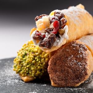 シチリアの伝統的なお菓子カンノーロ