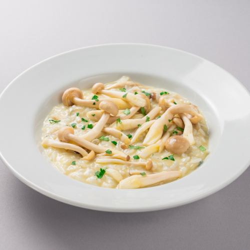 ゴルゴンゾーラチーズとキノコのリゾット