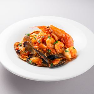 魚介のトマトソースペスカトーレ