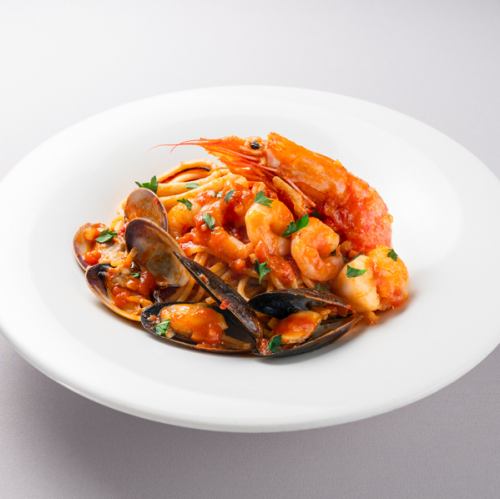 魚介のトマトソースペスカトーレ