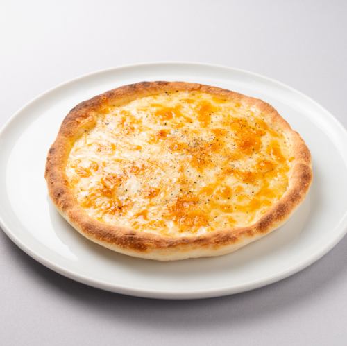 クアトロフォルマッジョのピザ