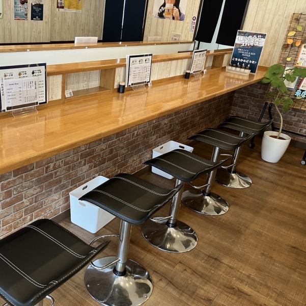 【お一人様のご利用も大歓迎◎】当店では、カウンター席を18席完備しており、お一人様でもお気軽にお越しいただける空間をご提供しております。ランチでのご利用や、お仕事終わりのサクッと飲みのご利用にも最適です。ぜひ特別なひと時を自慢の料理と共にお楽しみください。