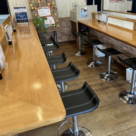 カウンター19席をご用意しております。