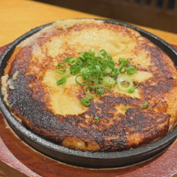 熱板上烤製的磨碎山藥