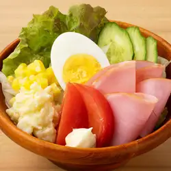 ロースハムと生野菜のサラダ