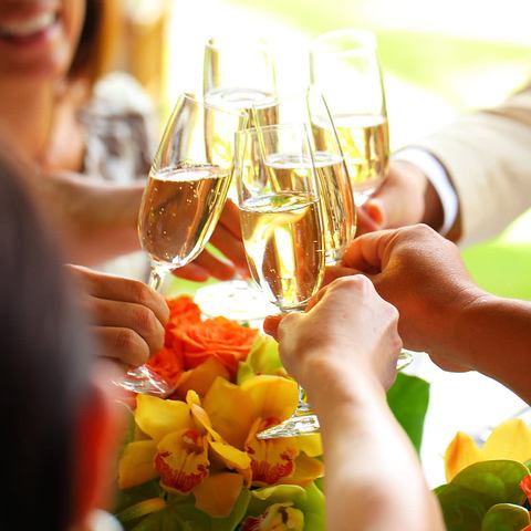 We have a wide selection of recommended all-you-can-eat courses! You can relax in our restaurant, which is decorated with colorful dining chairs and sofas! From the moment you enter, you will be surrounded by an extraordinary space wrapped in warm colors. Our private rooms for groups with partitions are the perfect place to relax and enjoy all-you-can-eat and drink!
