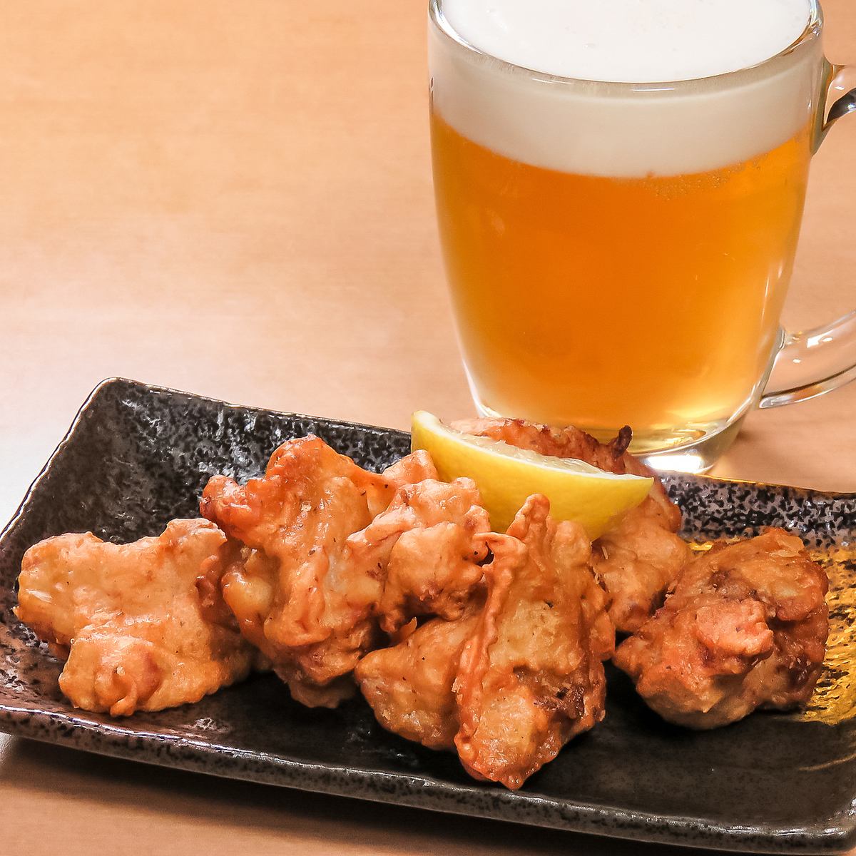 In addition to pork cutlet, we also have beer such as fried chicken and highball.