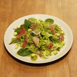 北丘珠産野菜とアボカド・ハモンセラーノのサラダ