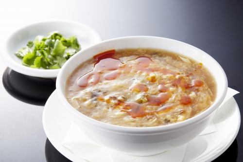 酸味と辛味の五目スープ（サンラータン）