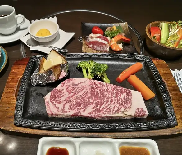 套餐A：「頂級和牛西冷牛排150克套餐」（共7道菜）《生日、週年紀念、宴會的完美之選！ 》