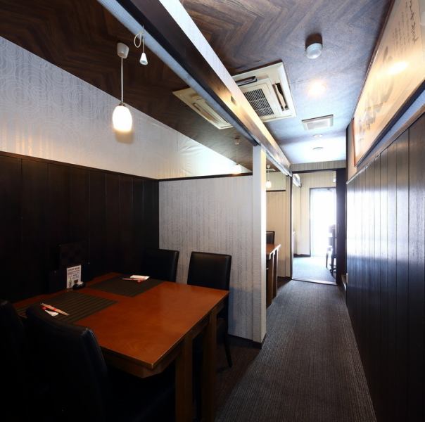 A private room space that incorporates Japanese and Western tastes.We have semi-private rooms and complete private rooms, so you can use them in various situations.Please spend a relaxing time in a calm atmosphere without worrying about time.
