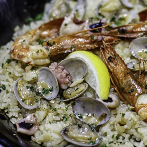 paella style garlic rice