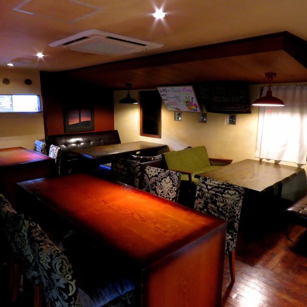 The cozy sofa seats allow children with children to spend peace of mind.Atmosphere changes between day and night, and Friday night is a bar time ♪