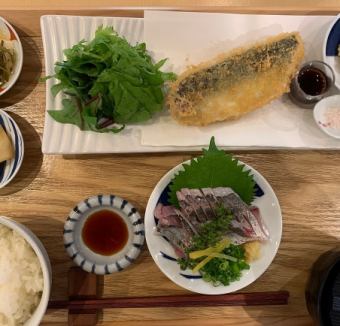 Fried mackerel and sashimi set