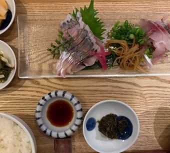 Mackerel sashimi set
