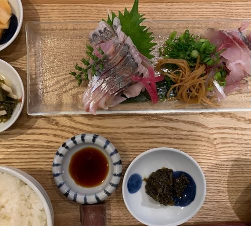 Mackerel sashimi set