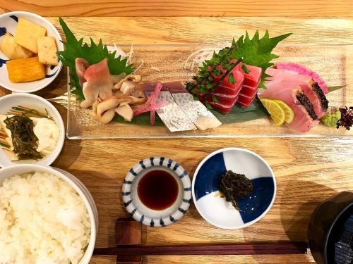 Assorted sashimi set