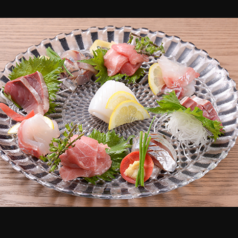 Assortment of five types of sashimi with wild bluefin tuna (for two)