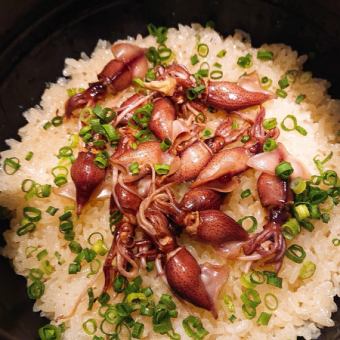 1 杯時令米飯在砂鍋中煮熟