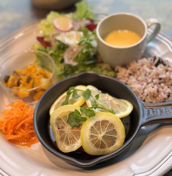 『Grilled Chicken プレート』～国産　錦爽鶏を、じっくりこんがり焼き上げました♪～