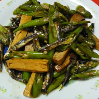 Stir-fried Green Chili and Dried Tofu